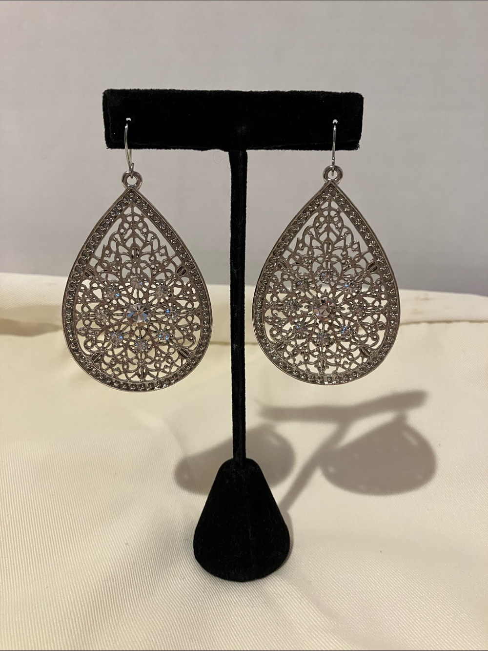 Silver Filigree Teardrop Dangle Earrings - Elegant Women Jewelry